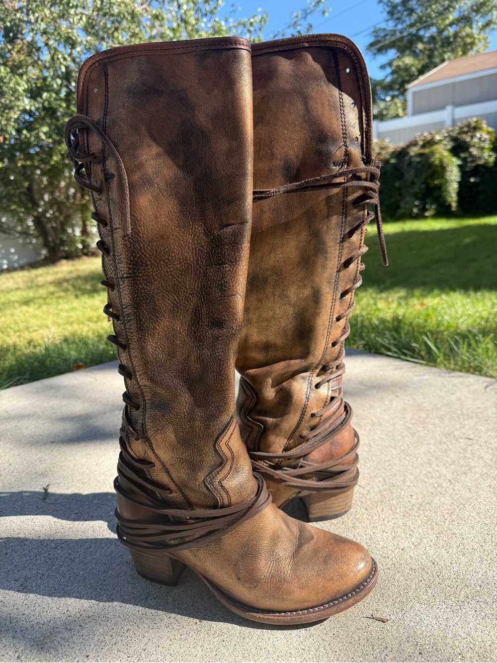 Rare Discontinued Freebird “Coal” Metallic Gold Distressed Leather Boots